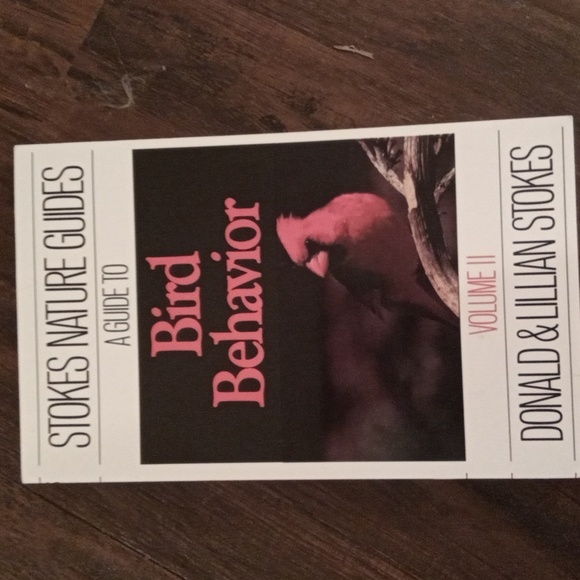 Birds of Seattle & Puget Sound | Stokes Nature Guide Bird Behavior Volume I & II - Picture 4 of 7